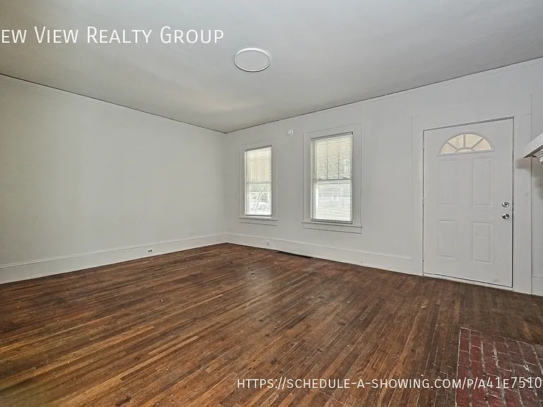 1025 Ambassador St — Photo 2