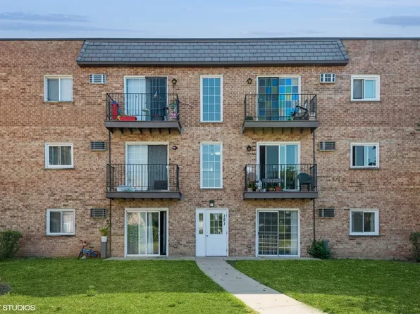 151 W Elk Trl APT 148, Carol Stream, IL 60188