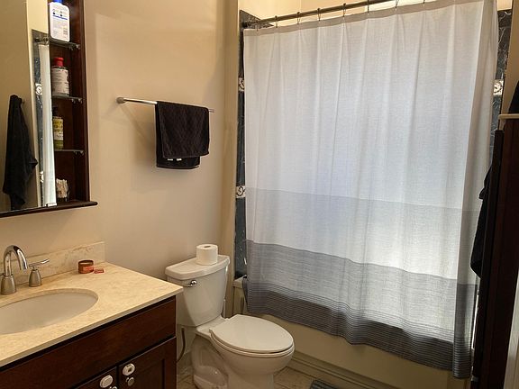 5th image of 1617 N Wood St #3