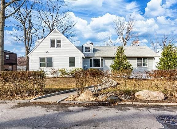 2nd image of 11 Woodrow Dr