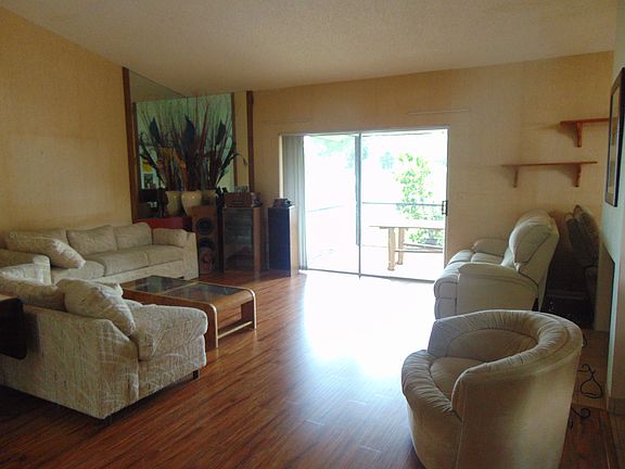 4th image of 215 Parkwood Dr S