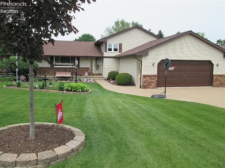 1st image of 6107 Maple Hill Dr