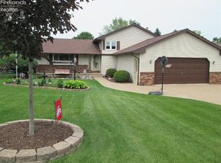 6107 Maple Hill Dr, Castalia, OH 44824