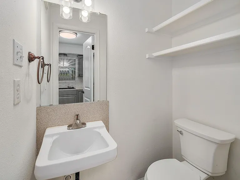204 Northwest Dr #F — Photo 19