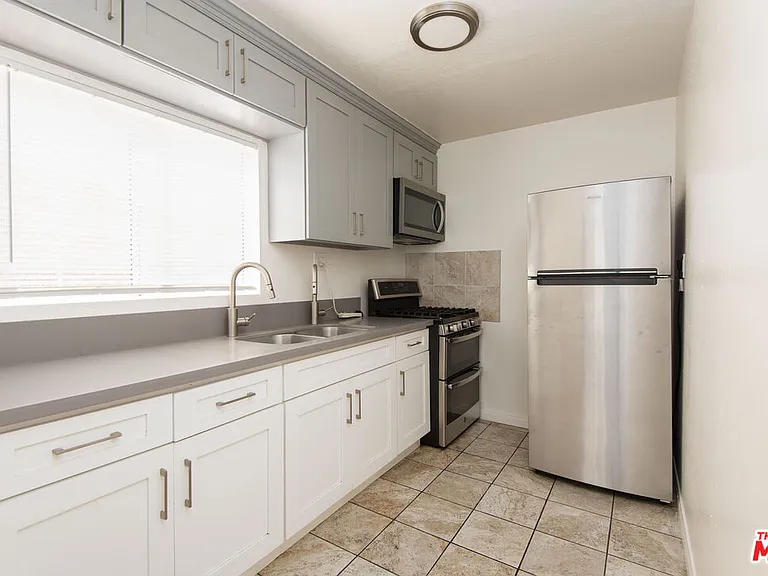 2134 S Cloverdale Ave — Photo 8