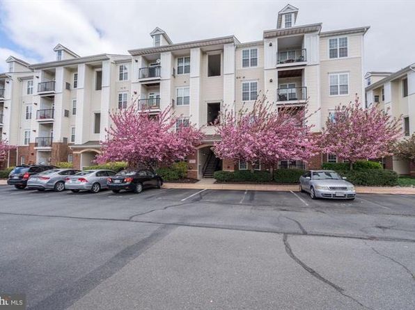 21228 McFadden Sq Unit 211