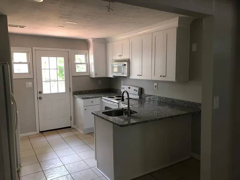 127 Sisson Ave — Photo 8