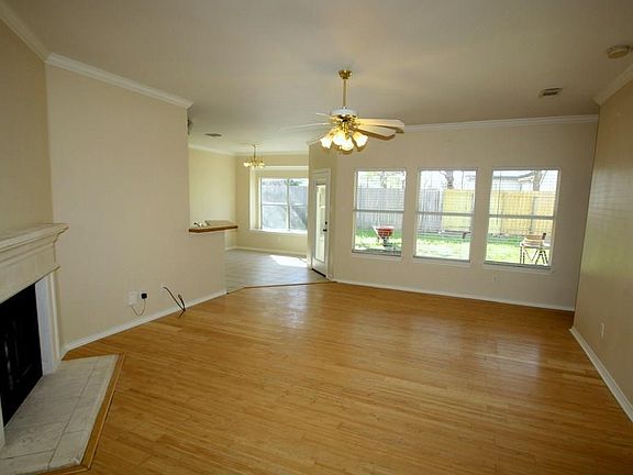 2nd image of 418 Meadow Ln