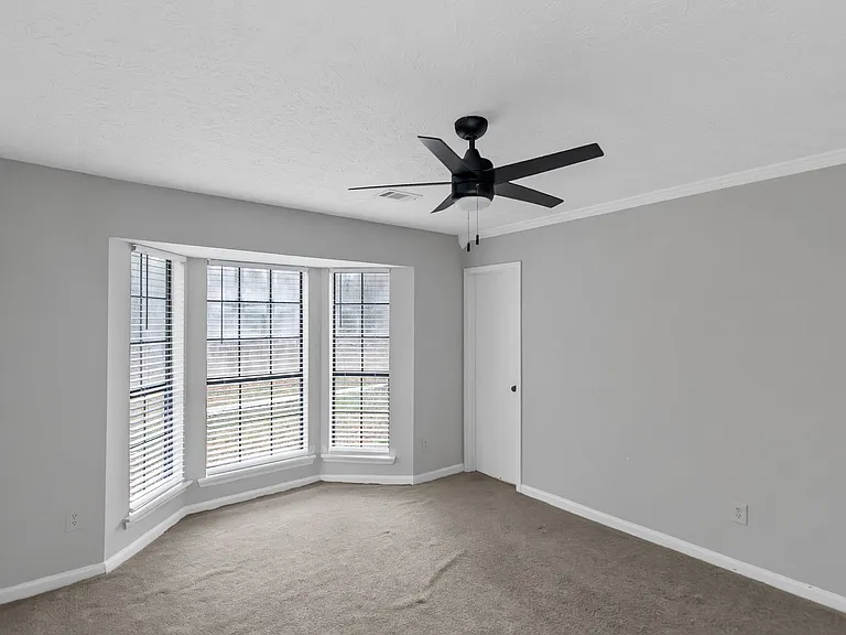 321 Summerwood Ln — Photo 8