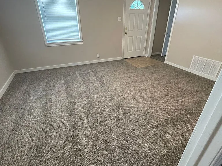 550 Loraine Cir — Photo 2