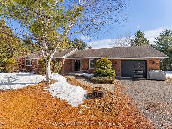 3rd image of 213 Calabogie Rd