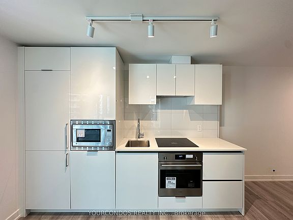 3rd image of 230 Simcoe St #1728