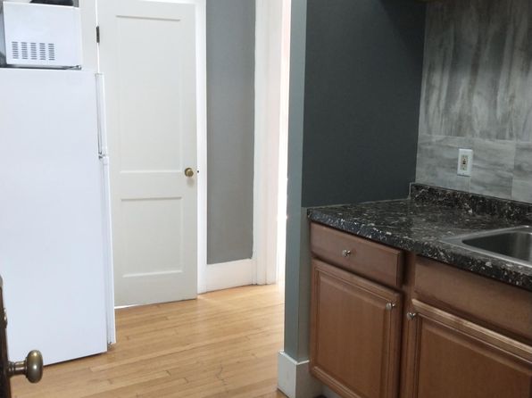 22 Bartlett Ave APT 3