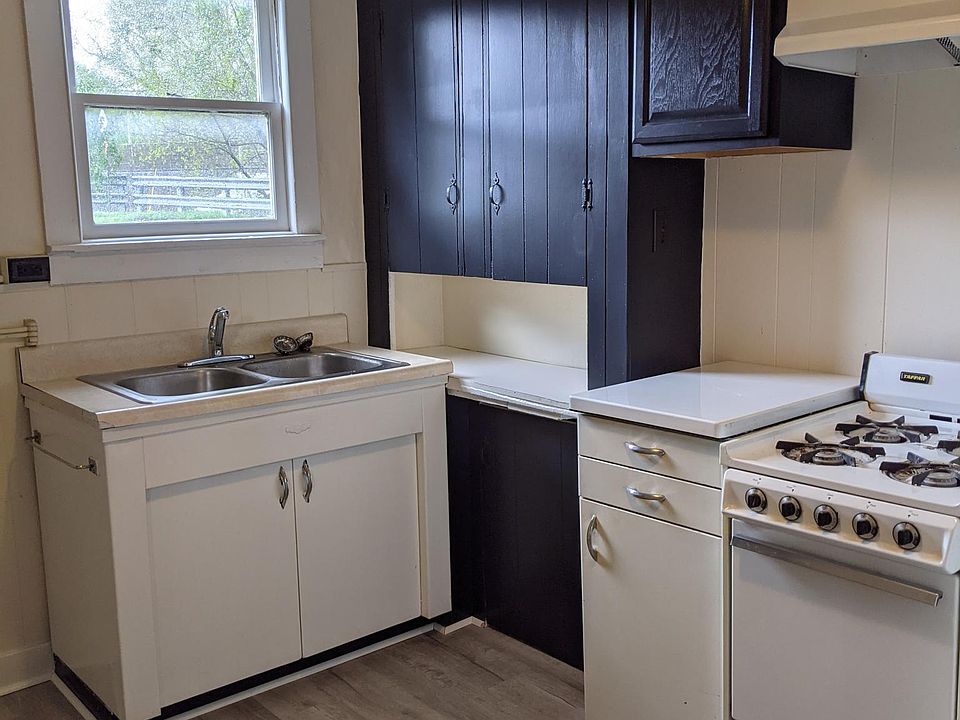 1st image of 3-2128 College Ave #3