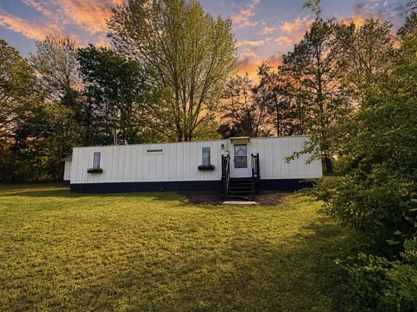 351 River Dr, Lobelville, TN 37097