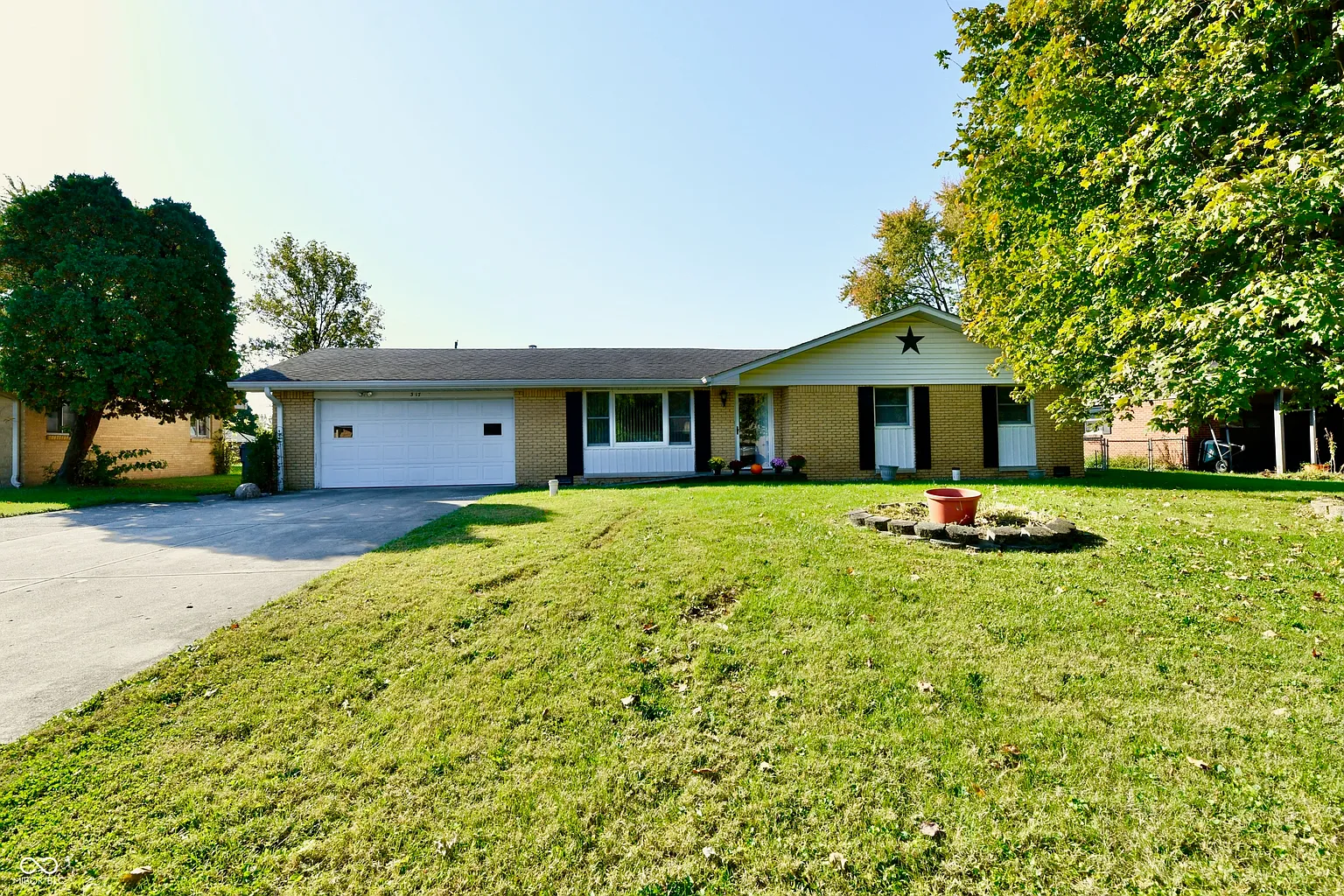 317 Fall Creek Dr photo 1