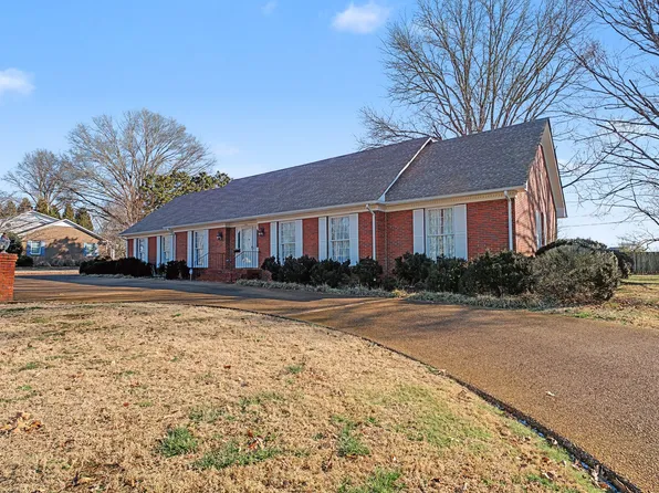 1206 Toben Ter, Lawrenceburg, TN 38464