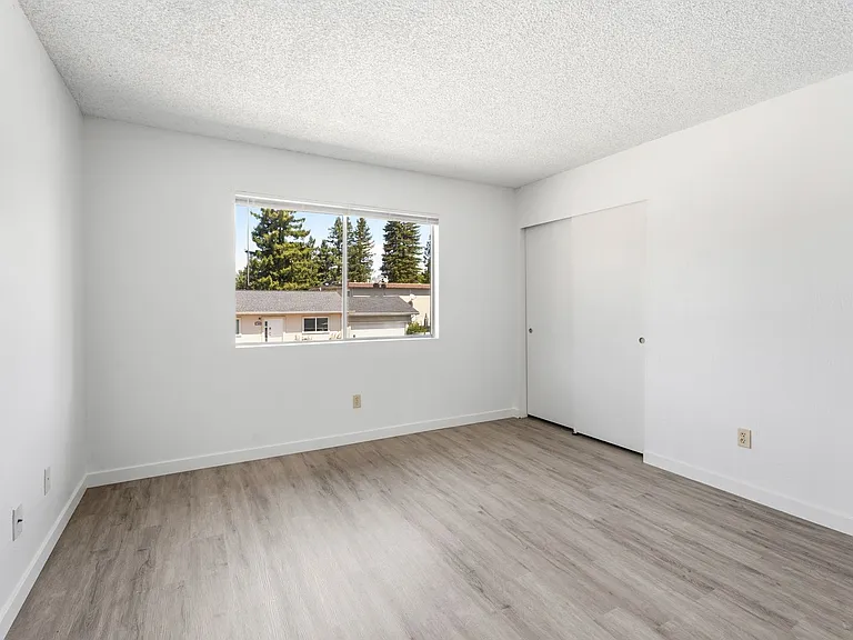 705 El Rio St — Photo 9