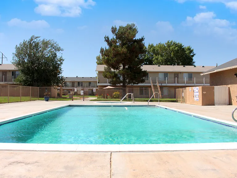 Hesperia Regency Apartments — Photo 21