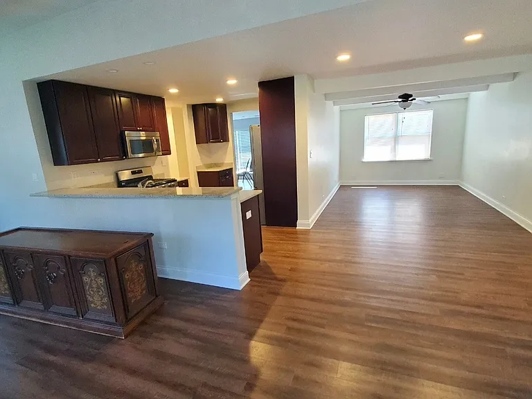 17W022 Grand Ave — Photo 4