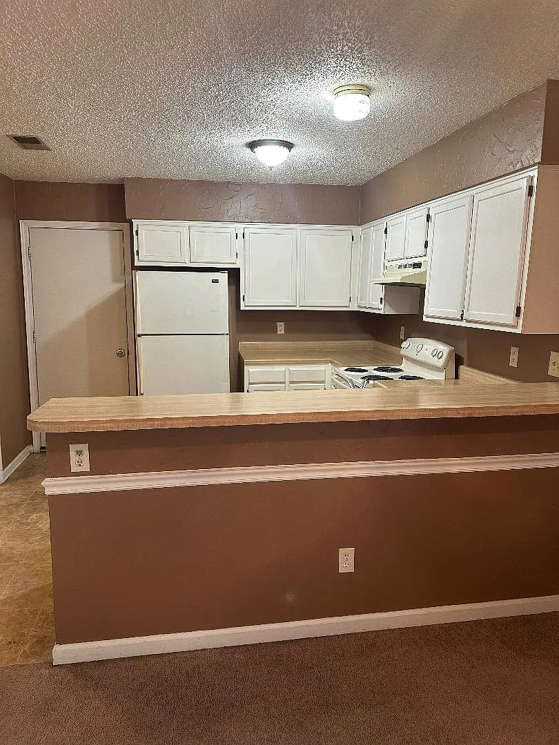 2 bed, 1054 sqft, $1,275 — Photo 4