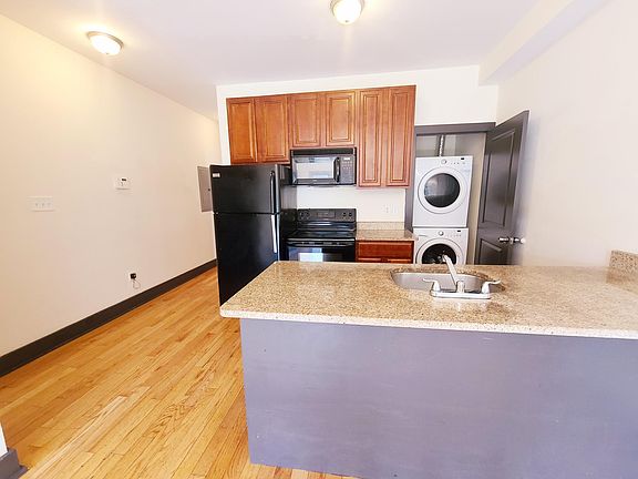 4th image of 1732 Fontain St Floor 2