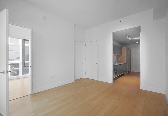 5th image of 10 City Pt APT 24Q