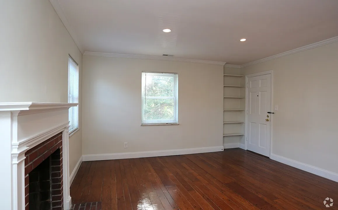 2023 Edgecliff Point — Photo 1