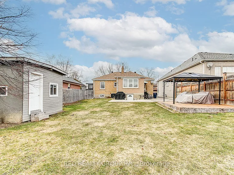 81 Grovedale Ave — Photo 8
