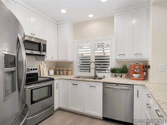 5th image of 7235 Calabria Ct Unit 100