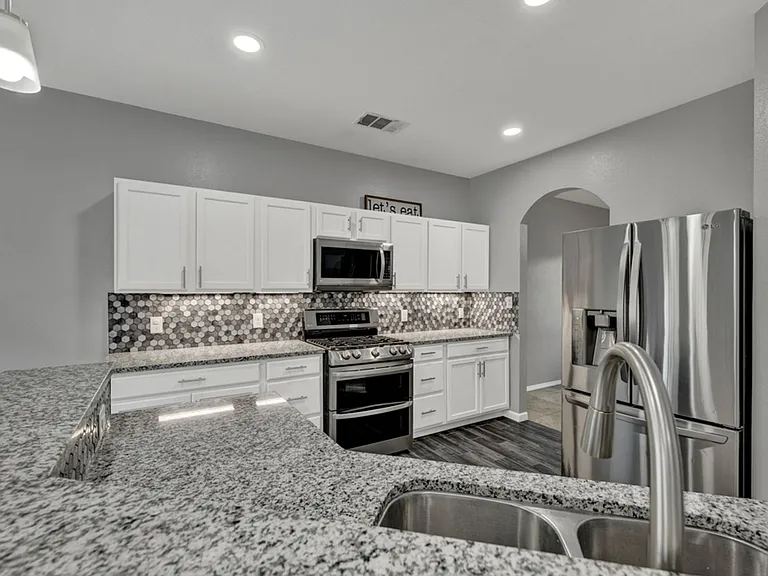 400 Summer Dr — Photo 11
