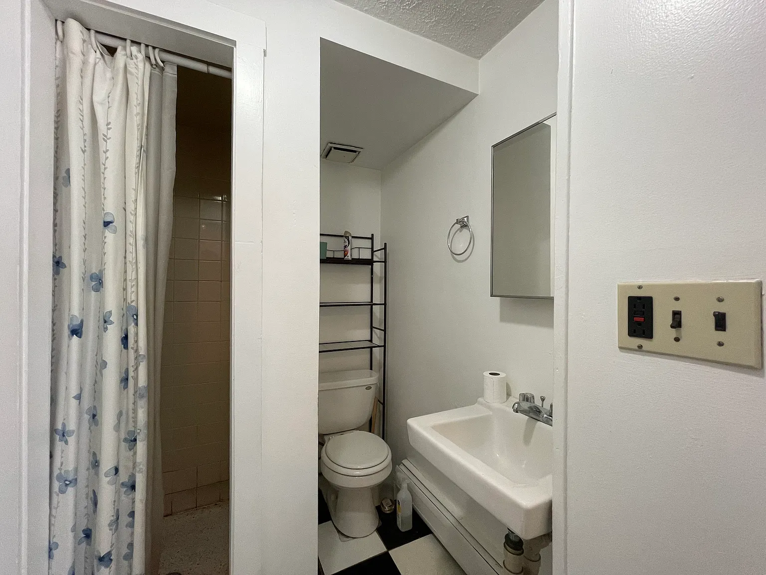 Studio, 450 sqft, $2,600 — Photo 3