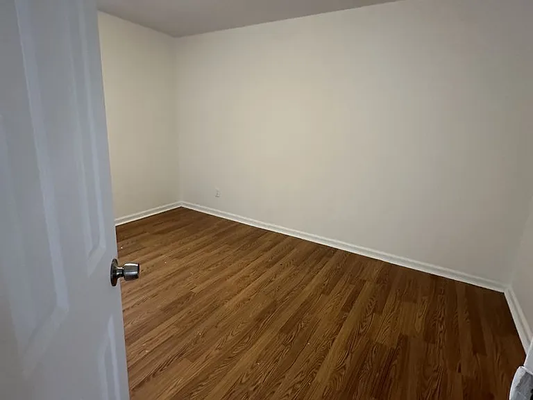 340 Manhattan Dr — Photo 4
