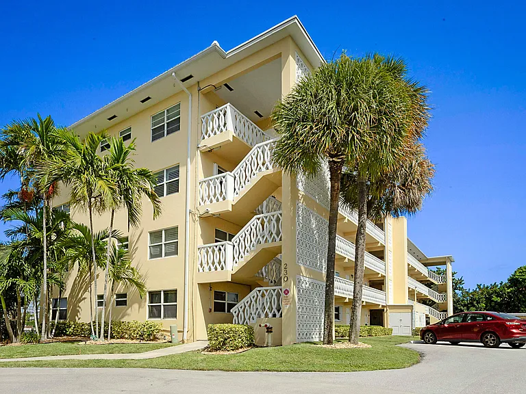 230 N Federal Hwy #305 — Photo 1