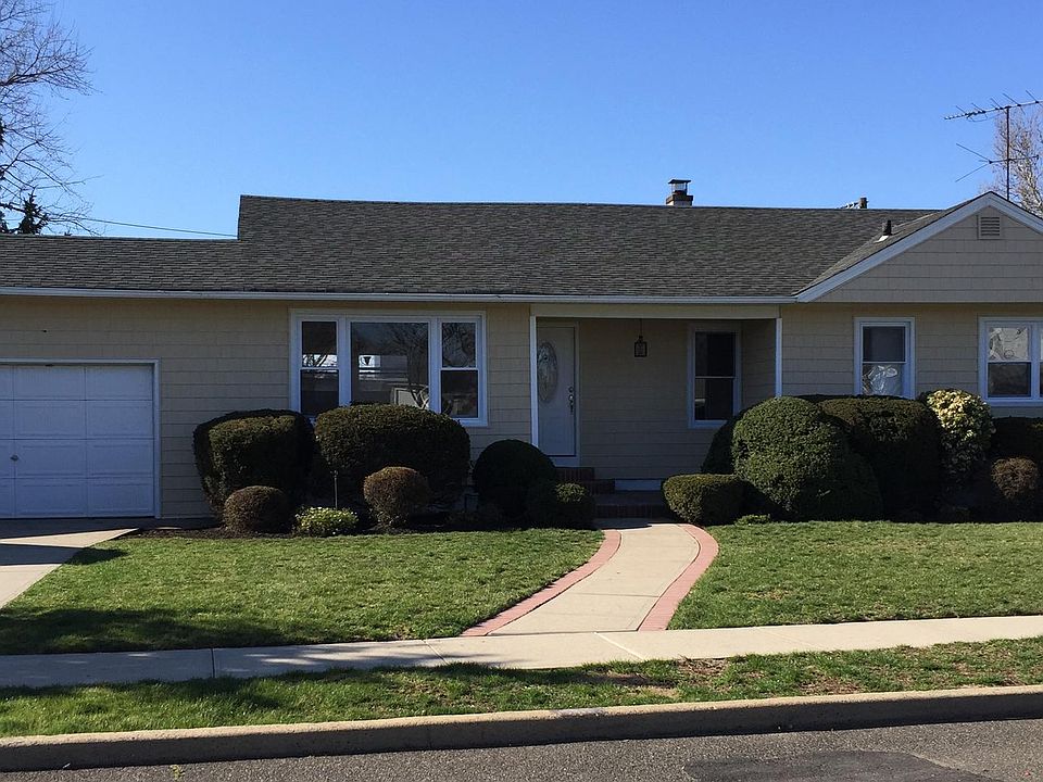 1st image of 658 Byron Ave