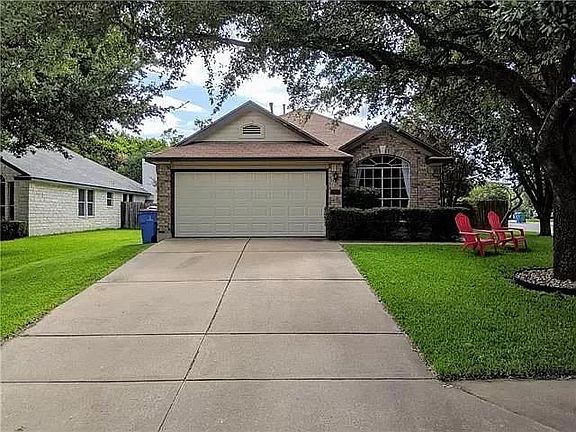 Beautiful neighborhood, very quiet and friendly.