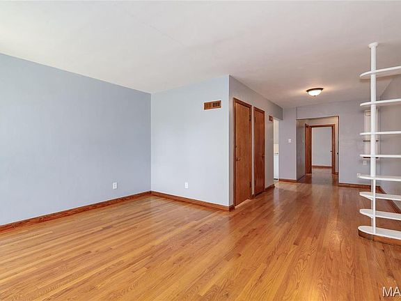 2nd image of 5907 Jamieson Ave #5909