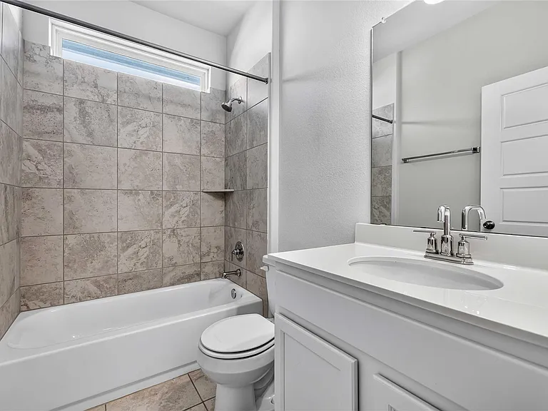 324 E Broade St — Photo 9