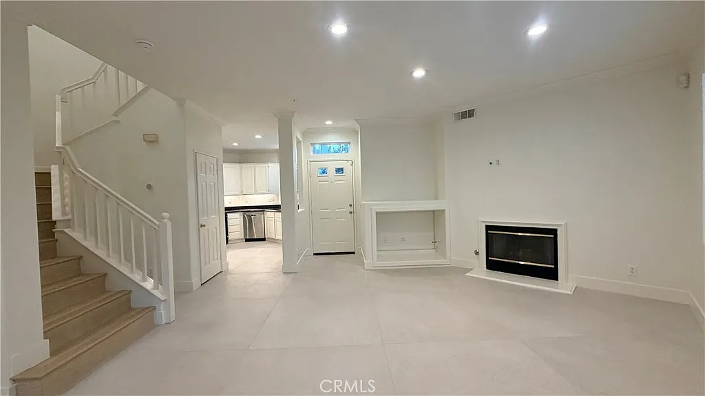3 bed, 2.5 bath, 1500 sqft, $4,500 — Photo 4