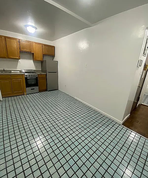 1st image of 424 W 56th St APT 5
