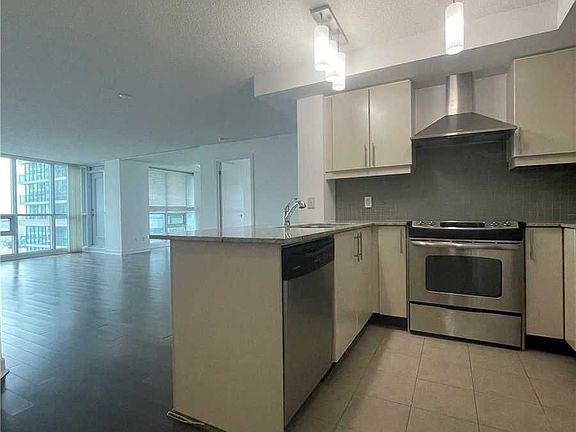 2nd image of 18 Harbour St #1010