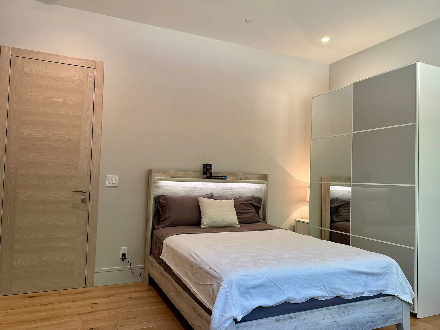 Studio, 3000 sqft, $2,200 — Photo 2