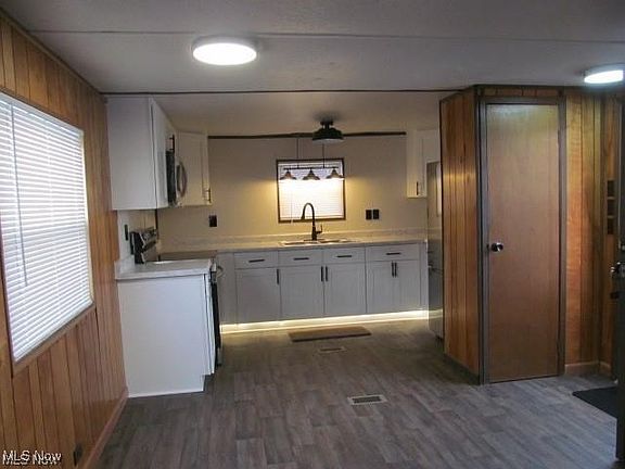 5th image of 63 Martha Dr