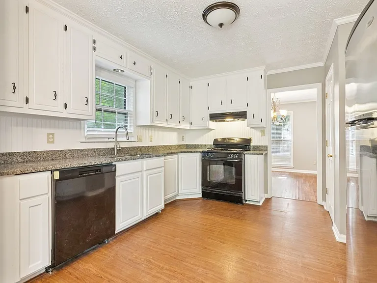 240 Brandenburgh Cir — Photo 10