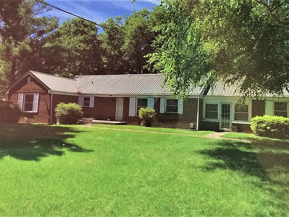 Curb View of the Beautiful House and the Green Front Yard. Within Walking Distance, only 0.3 Miles (slightly over 0.2 miles) from the MTSU Campus.