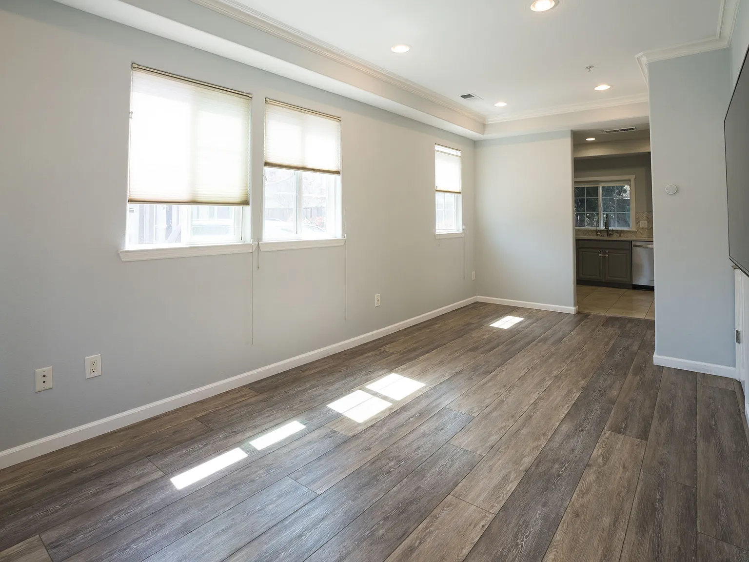 719 Paula Ct — Photo 4