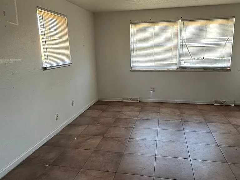 23878 Banbury Cir #1 — Photo 2