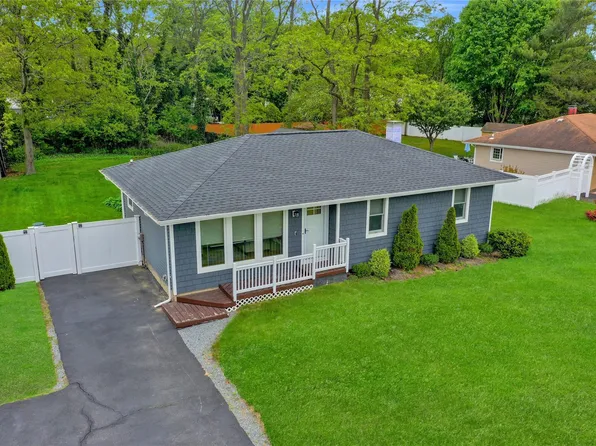 42 Sands Lane, Brookhaven, NY 11719