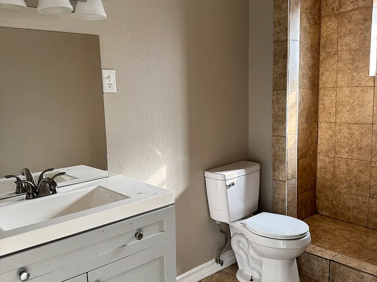 3413 Pine St — Photo 10