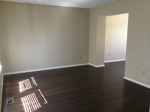 3rd image of 2880 Brown Deer Ct